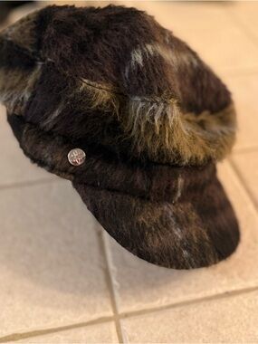 BCBGeneration Faux Fur newsboy Cap in Brown and Black